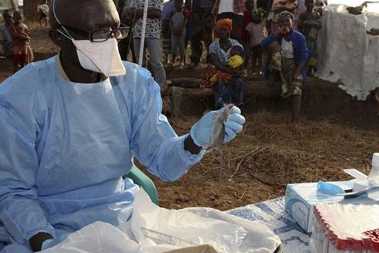 Giữa lúc dịch virus corona lan rộng, Nigeria bỗng cảnh báo 1 căn bệnh BÍ ẨN, khiến 15 người nước này tử vong chỉ sau 48 giờ mắc bệnh
