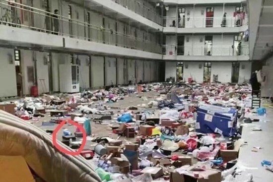 Ký túc xá được trưng dụng làm nơi cách ly bệnh nhân nhiễm corona, nhà trường tự ý vứt đồ đạc sinh viên để lại khiến dư luận phẫn nộ