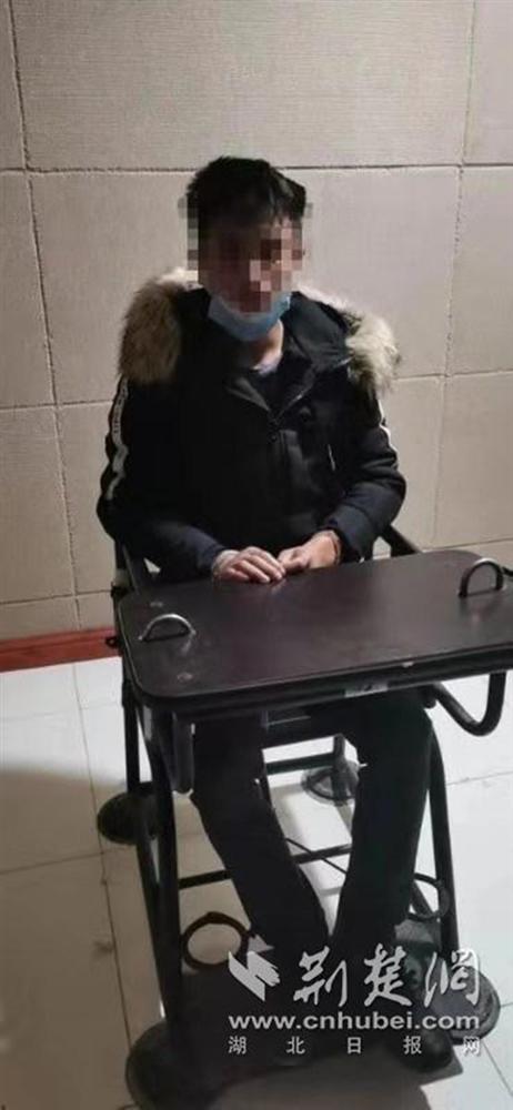 Bị gã trai lạ vào giường sàm sỡ, cô gái thoát nạn vì nói từ Vũ Hán về-1