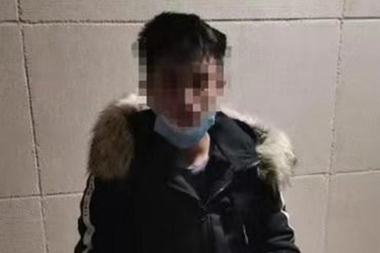 Bị gã trai lạ vào giường sàm sỡ, cô gái thoát nạn vì nói từ Vũ Hán về