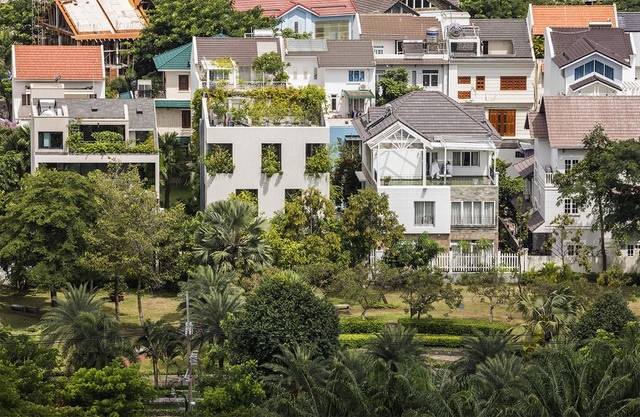 Nhà 3 tầng ở Sài Gòn khiến báo Tây bất ngờ vì đẹp như rừng nhiệt đới-1