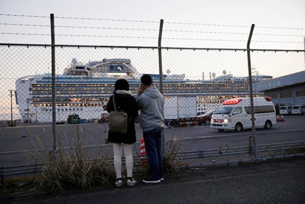 Thêm 39 ca dương tính với virus corona trên du thuyền ở Nhật, 4 trường hợp cực kỳ nghiêm trọng khiến nhiều người hoang mang, sợ hãi-1
