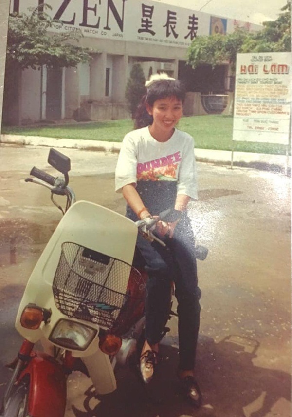 Khi bố mẹ là dân chơi đời đầu: Lên đồ siêu chất, cưỡi honda dream hay xe cub sành diệu khác gì richkid bây giờ đâu-4