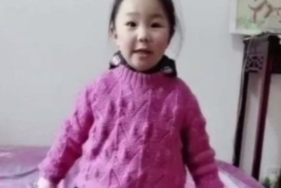 Bé 5 tuổi có bố mẹ đều là y tá ở Vũ Hán: 'Mẹ không thể chơi cùng cháu'