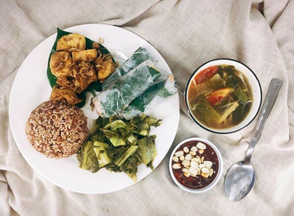 9X làm cơm chay chỉ dưới 100 nghìn, ai nhìn cũng thốt lên ngon như nhà hàng-7
