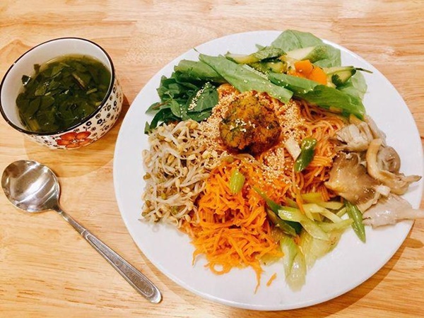 9X làm cơm chay chỉ dưới 100 nghìn, ai nhìn cũng thốt lên ngon như nhà hàng-16