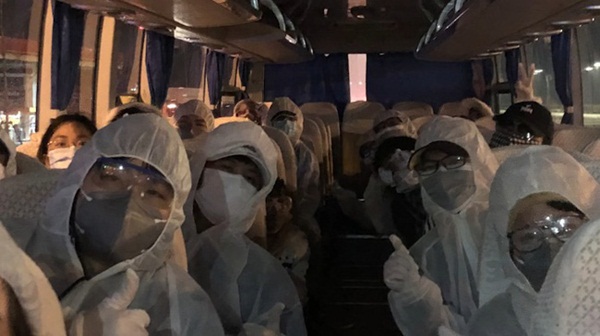 Chia sẻ của một trong số 30 người Việt được đón về từ tâm dịch Vũ Hán: Nhìn thấy bầu trời quê hương là muốn khóc òa, đêm qua đã ngủ ngon sau 20 ngày toàn gặp ác mộng-5