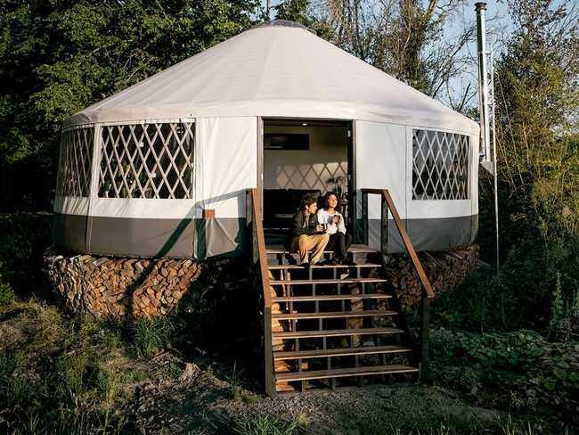 Rủ bạn gái về quê xây túp lều lý tưởng khiến ai cũng thích-16