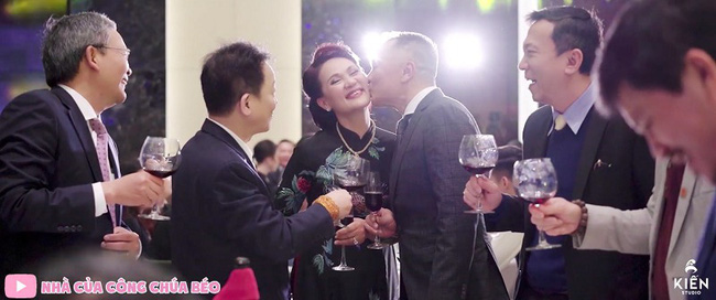Phát hiện ra soái ca đáng yêu không kém gì chú rể trong đám cưới Duy Mạnh - Quỳnh Anh qua khoảnh khắc đắt giá-2
