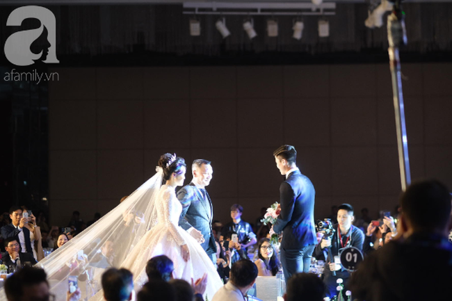 Phát hiện ra soái ca đáng yêu không kém gì chú rể trong đám cưới Duy Mạnh - Quỳnh Anh qua khoảnh khắc đắt giá-5
