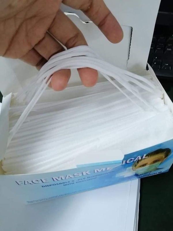 Chàng trai chờ mãi mới mua được hộp khẩu trang, nhưng khi bóc hộp ra thì thật hoang mang vì... chẳng biết đeo kiểu gì bây giờ!-2