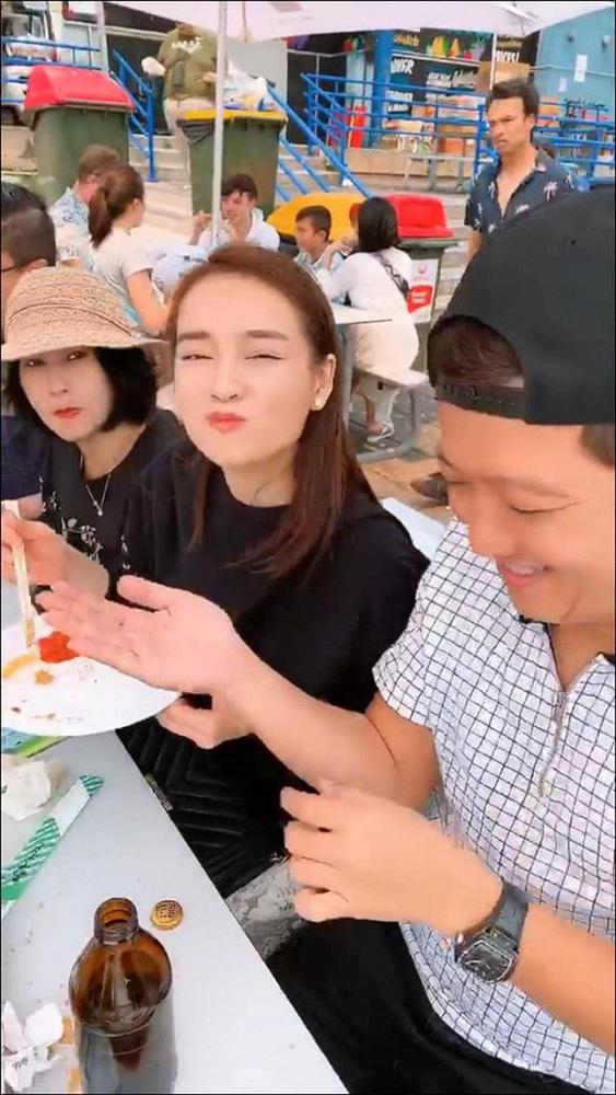 Clip Trường Giang tự tay hoạ mặt bà già cho Nhã Phương: Chăm chút, ân cần từng ly, nhưng kết quả sẽ thế nào?-3