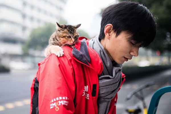 Chính mắt nhìn thấy vợ và gã trưởng phòng mất hút trong nhà nghỉ nhưng khi ập vào bắt gian tôi lại chỉ biết sụp xuống xin cô ấy tha thứ-2