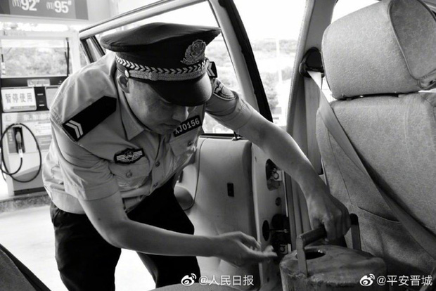 Cảnh sát Trung Quốc qua đời vì kiệt sức sau nhiều ngày làm việc không nghỉ để chống dịch virus corona-2