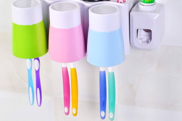 Không chỉ có bồn cầu, đây là 6 nơi cực bẩn trong nhà vệ sinh mẹ nên dọn hằng ngày-5