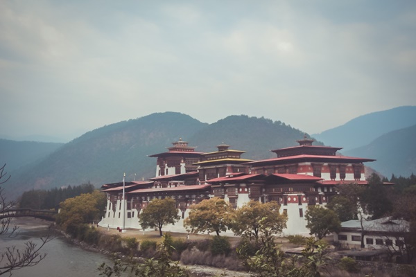 Bhutan- quốc gia hạnh phúc nhất thế giới bình tĩnh sống giữa đại dịch virus corona-7