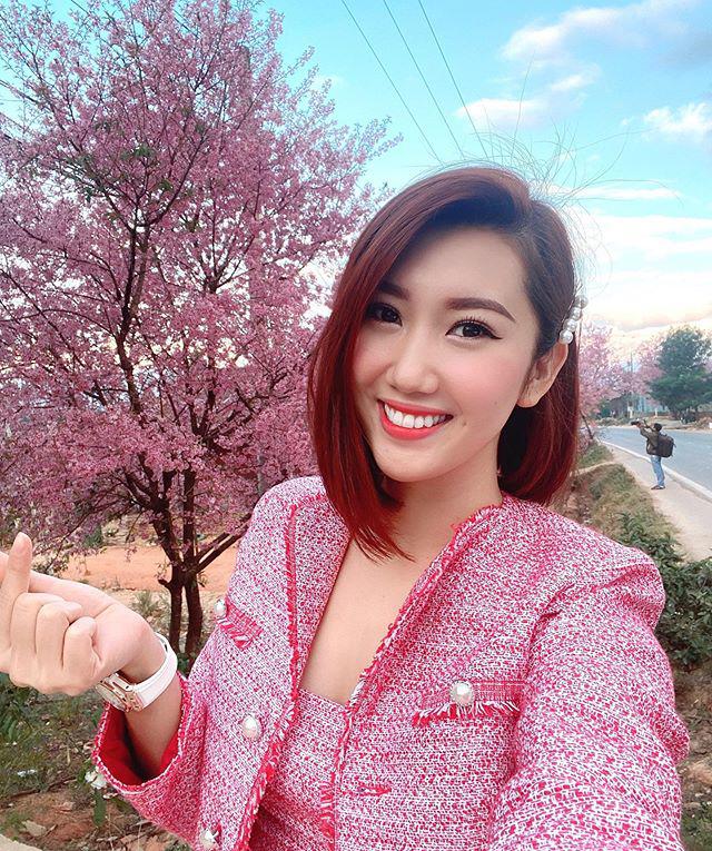 Thuý Ngân lại chơi trội với màu tóc hồng, vượt hẳn Minh Hằng, Hari Won vì quá xinh-2