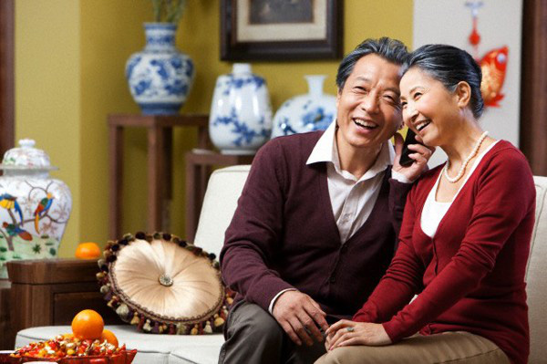 Giận tới mức bố chồng ốm nặng nhưng mẹ chồng vẫn nhất quyết không nói lời nào, bà dặn chúng tôi chuẩn bị sẵn hai cỗ quan tài khiến chồng tôi vừa giận vừa sợ hãi-1