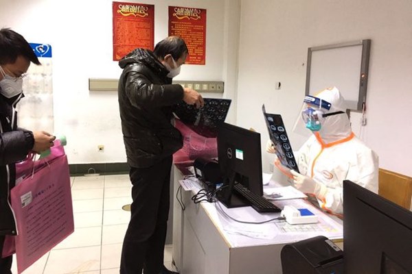 Lỗ hổng xét nghiệm virus corona khiến người dân Vũ Hán nghi ngờ-2