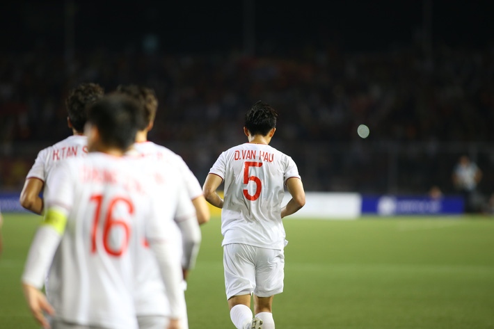 Nếu chẳng thể đồng hành, xin đừng xé nát giấc mơ mang tên Văn Hậu!-5