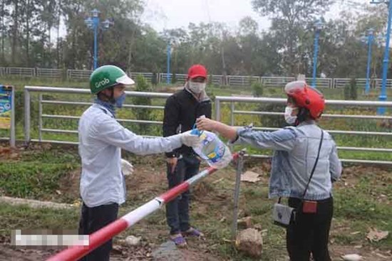 Cuộc sống của người dân xã Sơn Lôi trong ngày đầu bị cách ly bởi dịch Covid-19