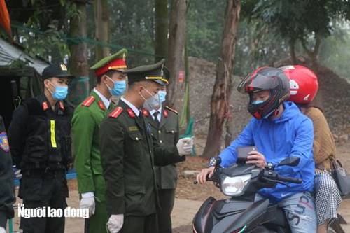 Cuộc sống của người dân xã Sơn Lôi trong ngày đầu bị cách ly bởi dịch Covid-19-2