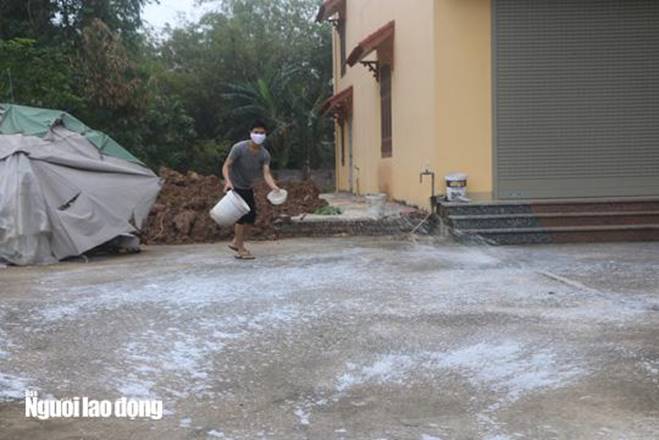 Cuộc sống của người dân xã Sơn Lôi trong ngày đầu bị cách ly bởi dịch Covid-19-6