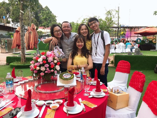 Ông chú mê mẩn cô bé nữ sinh lớp 11, theo đuổi xong cưới được về áp dụng luôn luật gia đình hiếm hoi mà người vợ nào cũng ao ước-8