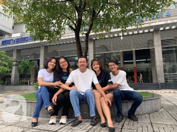 Ông chú mê mẩn cô bé nữ sinh lớp 11, theo đuổi xong cưới được về áp dụng luôn luật gia đình hiếm hoi mà người vợ nào cũng ao ước-9