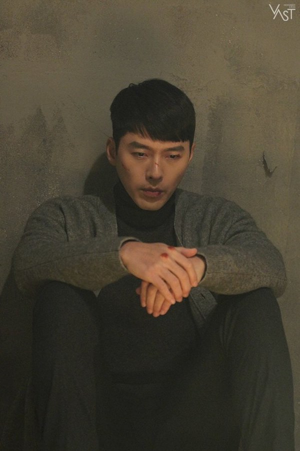 Crash Landing On You: Hyun Bin siêu đẹp trai trong bộ ảnh hậu trường, thần thái thế này bảo sao ai cũng tự nhận là chồng-12