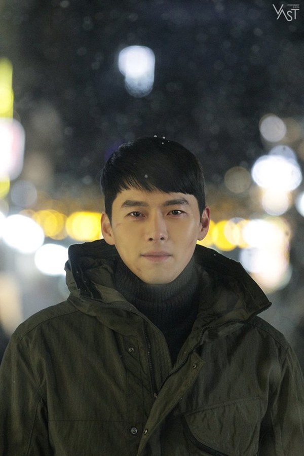 Crash Landing On You: Hyun Bin siêu đẹp trai trong bộ ảnh hậu trường, thần thái thế này bảo sao ai cũng tự nhận là chồng-15