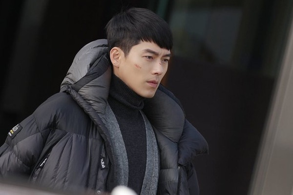 Anh quân nhân Hyun Bin: Tủ đồ hiệu chẳng kém người tình, bất ngờ nhất là chiếc sơ mi chỉ vài trăm khiến hội chị em loạn nhịp-11