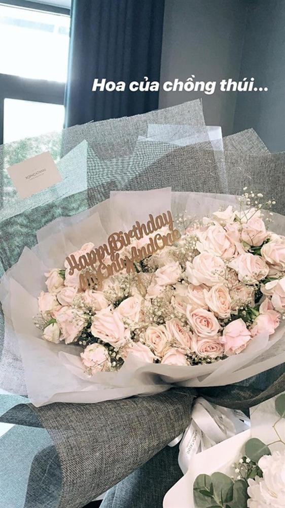 Ông xã Á hậu Tú Anh chơi lớn, chi tiền tỷ mua túi hiệu và xế sang tặng vợ nhân ngày Valentine-5