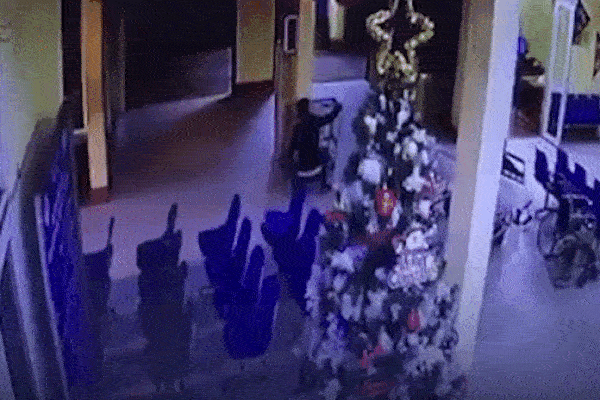 Trộm xe máy kéo ngã cô gái ở TP.HCM-1