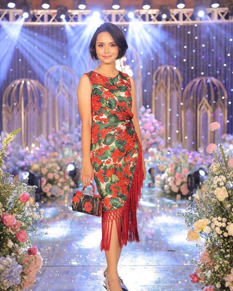 Chị em Huyền My - Quỳnh Anh giờ mới khoe ảnh chụp chung trong đám cưới: Đọ dáng thì ai hơn ai nè?-3