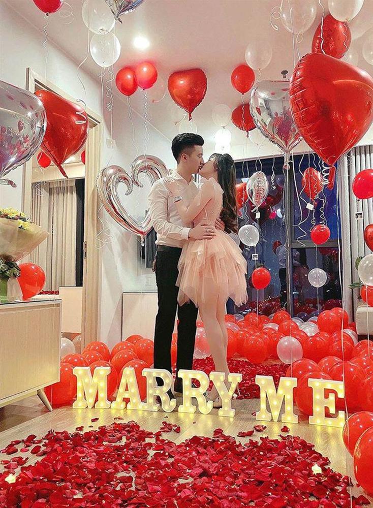 Nữ giảng viên hotgirl được chồng tổ chức Valentine lãng mạn, dân tình soi điểm lạ trên giường-4