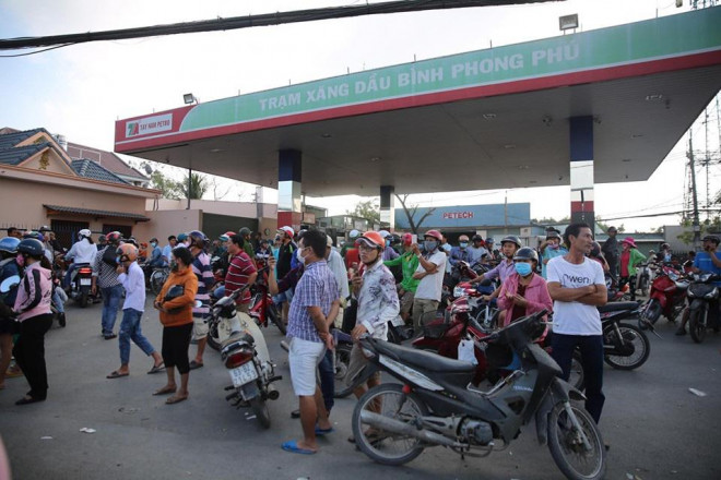 NÓNG: Đang rà mìn quanh nhà được cho là Tuấn khỉ ẩn náu, ngàn người vẫn xem-1