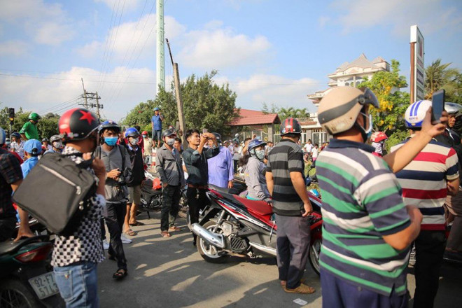 NÓNG: Đang rà mìn quanh nhà được cho là Tuấn khỉ ẩn náu, ngàn người vẫn xem-2