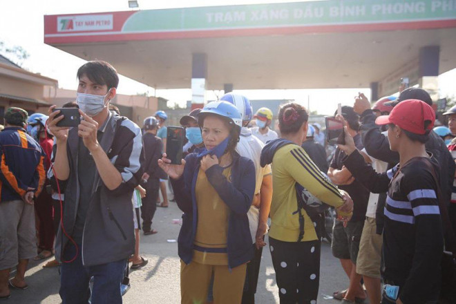 NÓNG: Đang rà mìn quanh nhà được cho là Tuấn khỉ ẩn náu, ngàn người vẫn xem-11