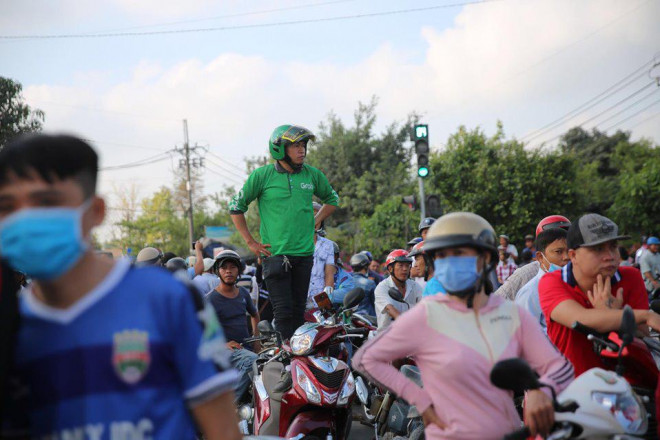 NÓNG: Đang rà mìn quanh nhà được cho là Tuấn khỉ ẩn náu, ngàn người vẫn xem-12