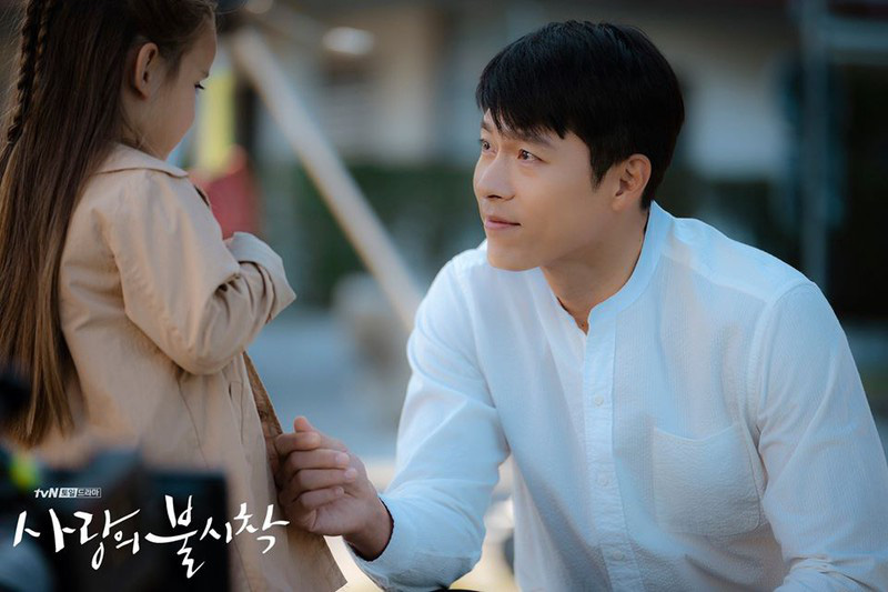 Anh quân nhân Hyun Bin: Tủ đồ hiệu chẳng kém người tình, bất ngờ nhất là chiếc sơ mi chỉ vài trăm khiến hội chị em loạn nhịp-4