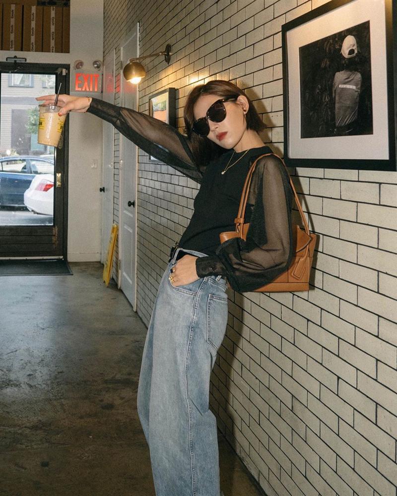 Mê quần jeans ống suông thì bạn nhất định phải sắm 3 mẫu áo sau để mặc là đẹp và chất ngất-3