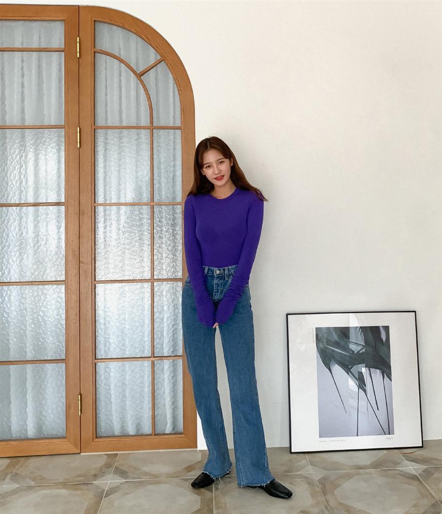 Mê quần jeans ống suông thì bạn nhất định phải sắm 3 mẫu áo sau để mặc là đẹp và chất ngất-4