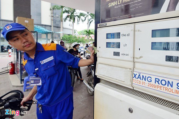 Xăng giảm giá lần thứ 4 liên tiếp từ chiều nay-2