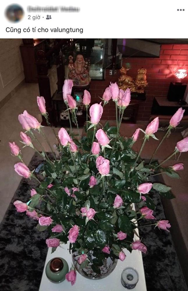 Nhìn mạng xã hội đâu đâu cũng thấy các chị em khoe quà mới biết các đấng mày râu cũng chiều chuộng người phụ nữ của mình lắm chứ-2