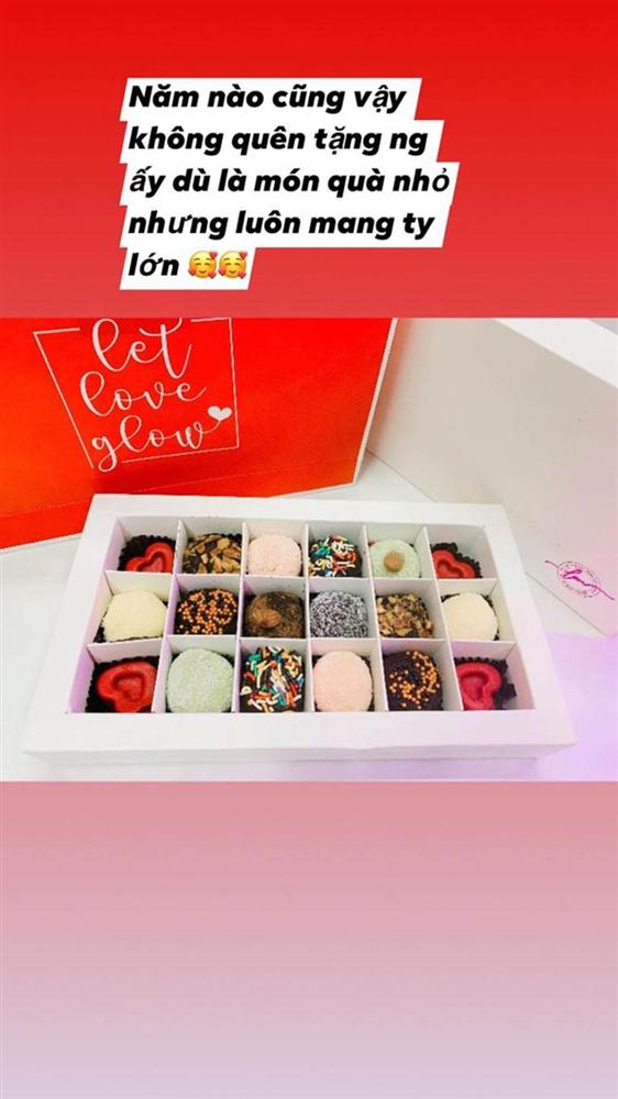 Nhìn mạng xã hội đâu đâu cũng thấy các chị em khoe quà mới biết các đấng mày râu cũng chiều chuộng người phụ nữ của mình lắm chứ-3