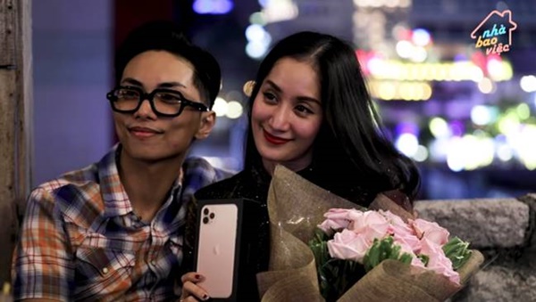 Chồng nhà người ta không bao giờ gây thất vọng: Ai cũng tặng vợ xế hộp, túi hiệu, riêng Ưng Hoàng Phúc chơi lớn nhất mùa Valentine 2020-3