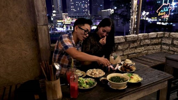 Chồng nhà người ta không bao giờ gây thất vọng: Ai cũng tặng vợ xế hộp, túi hiệu, riêng Ưng Hoàng Phúc chơi lớn nhất mùa Valentine 2020-4