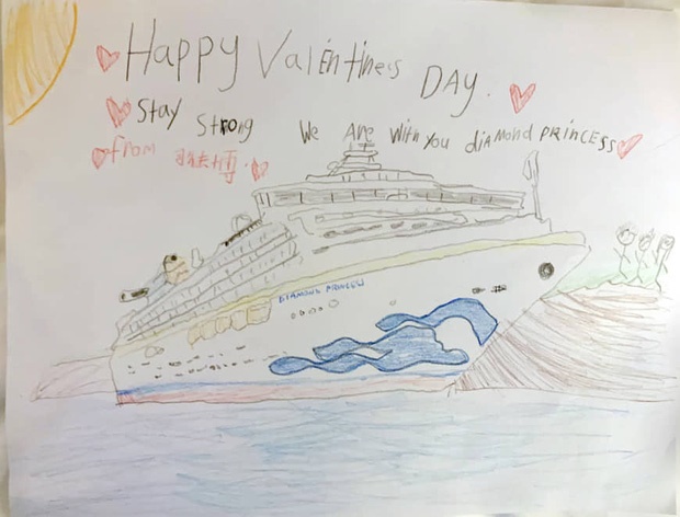 Valentine giữa dịch virus corona: Hàng triệu cặp đôi bật chế độ yêu xa, chùm hoa khẩu trang trở thành món quà trendy hàng đầu-8