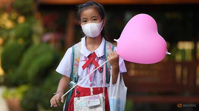 Valentine giữa dịch virus corona: Hàng triệu cặp đôi bật chế độ yêu xa, chùm hoa khẩu trang trở thành món quà trendy hàng đầu-12